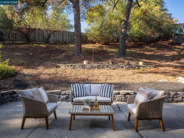 320 Miranda Ln, Alamo, CA 94507