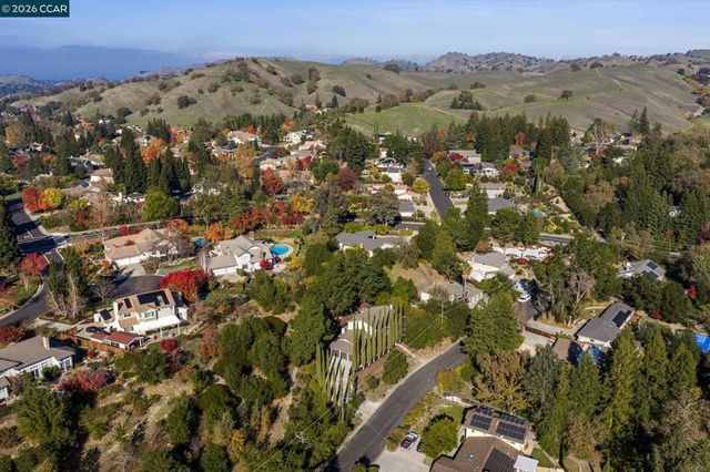 320 Miranda Ln, Alamo, CA 94507