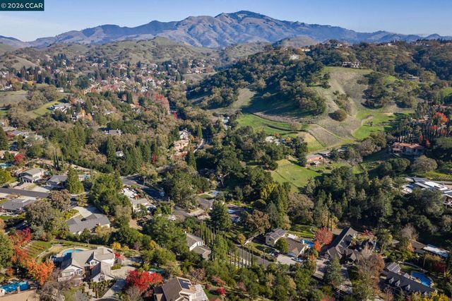 320 Miranda Ln, Alamo, CA 94507