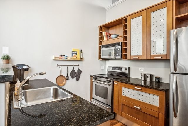 807 Church Street 211, Evanston, IL 60201