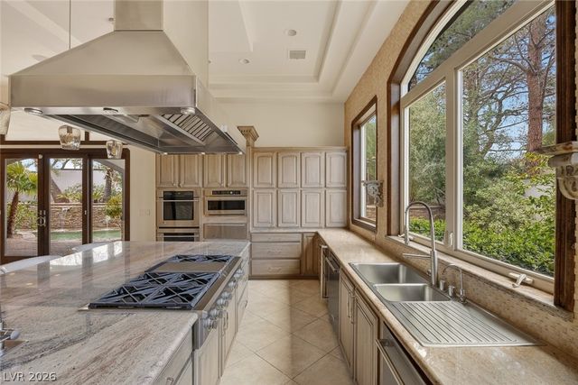 9325 Canyon Classic Drive, Las Vegas, NV 89144