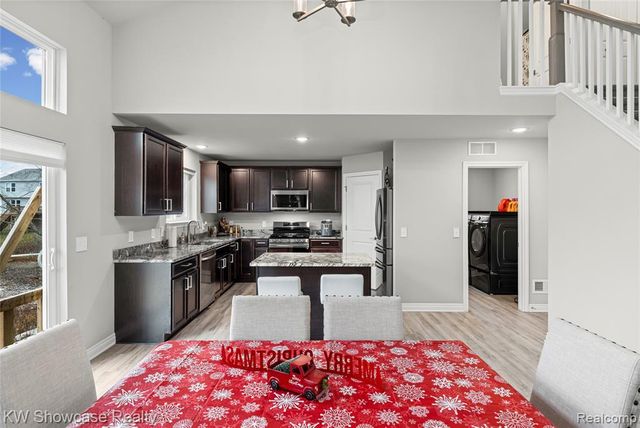 915 Preserve Lane, White Lake, MI 48386