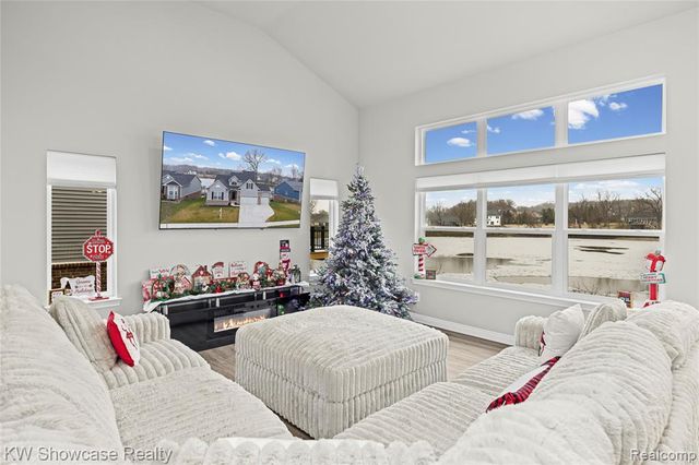 915 Preserve Lane, White Lake, MI 48386