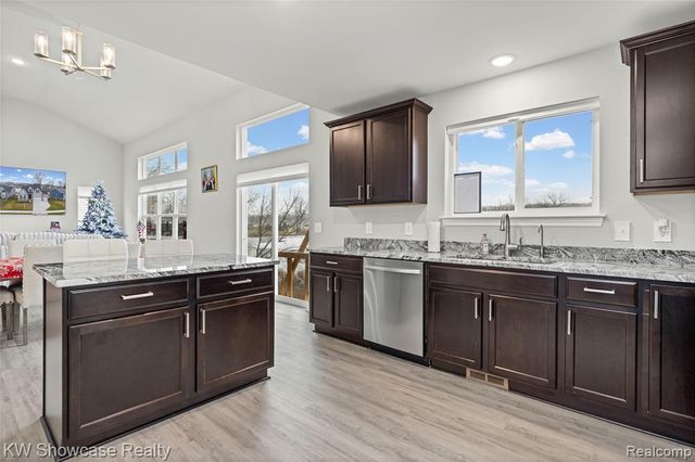 915 Preserve Lane, White Lake, MI 48386