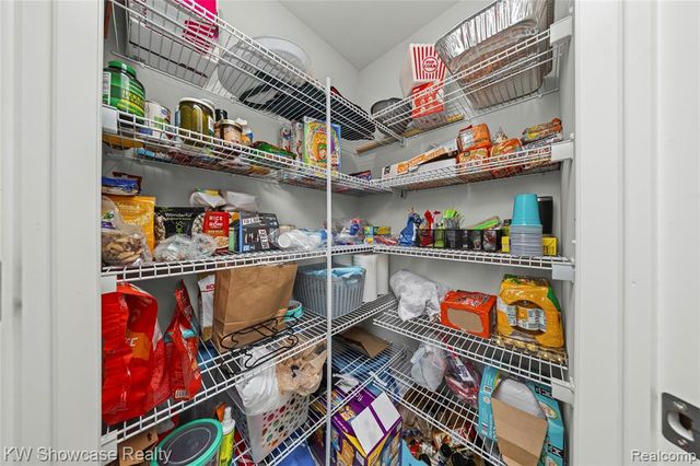 915 Preserve Lane, White Lake, MI 48386