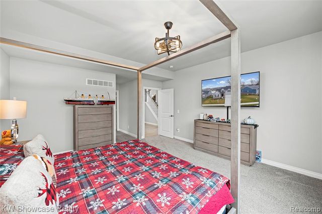 915 Preserve Lane, White Lake, MI 48386