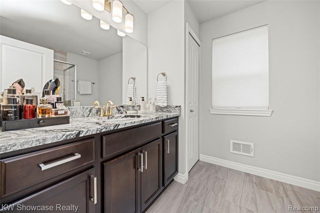 915 Preserve Lane, White Lake, MI 48386