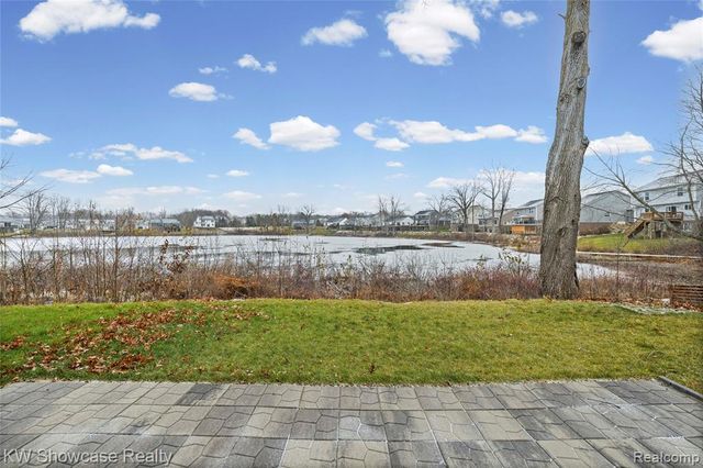 915 Preserve Lane, White Lake, MI 48386