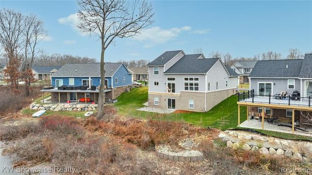 915 Preserve Lane, White Lake, MI 48386