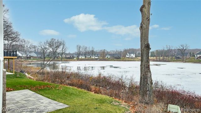 915 Preserve Lane, White Lake, MI 48386