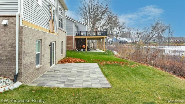 915 Preserve Lane, White Lake, MI 48386