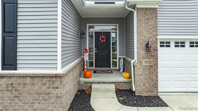 915 Preserve Lane, White Lake, MI 48386