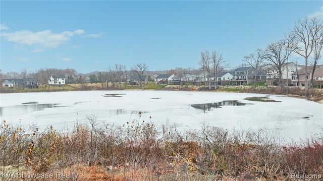 915 Preserve Lane, White Lake, MI 48386