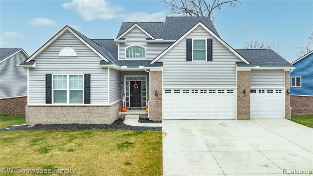 915 Preserve Lane, White Lake, MI 48386
