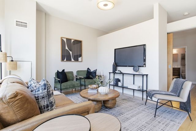 346-354 Congress St 607, Boston, MA 02210