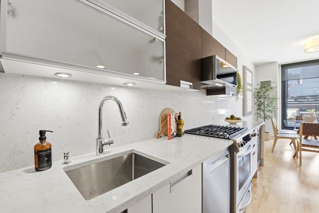 346-354 Congress St 607, Boston, MA 02210