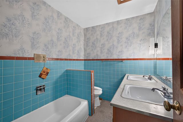 139 Tesuque Village, Santa Fe, NM 87506