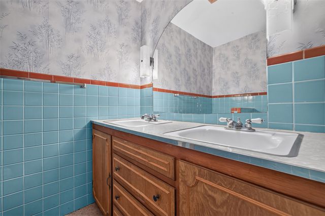 139 Tesuque Village, Santa Fe, NM 87506
