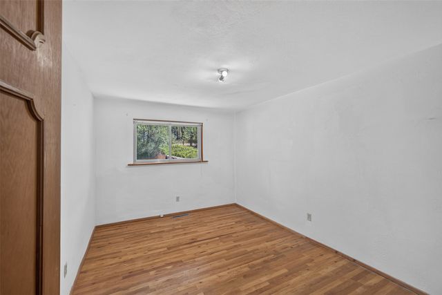 139 Tesuque Village, Santa Fe, NM 87506