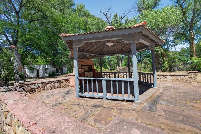 139 Tesuque Village, Santa Fe, NM 87506