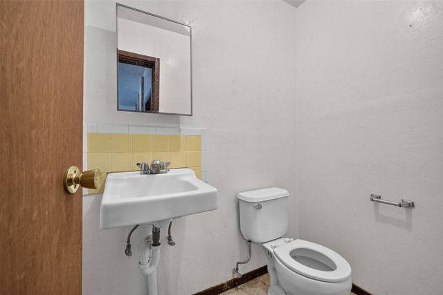 139 Tesuque Village, Santa Fe, NM 87506
