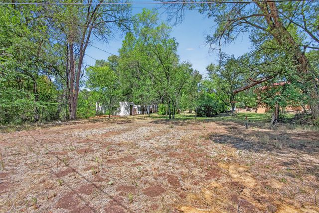 139 Tesuque Village, Santa Fe, NM 87506