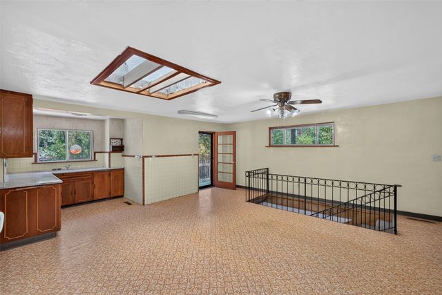 139 Tesuque Village, Santa Fe, NM 87506