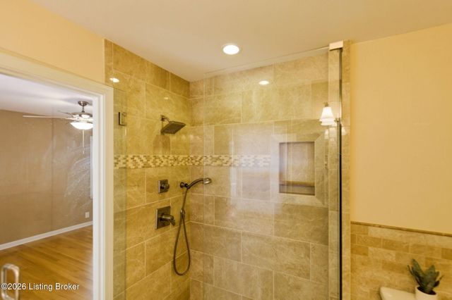 1502 McCarthy Ct, Louisville, KY 40222