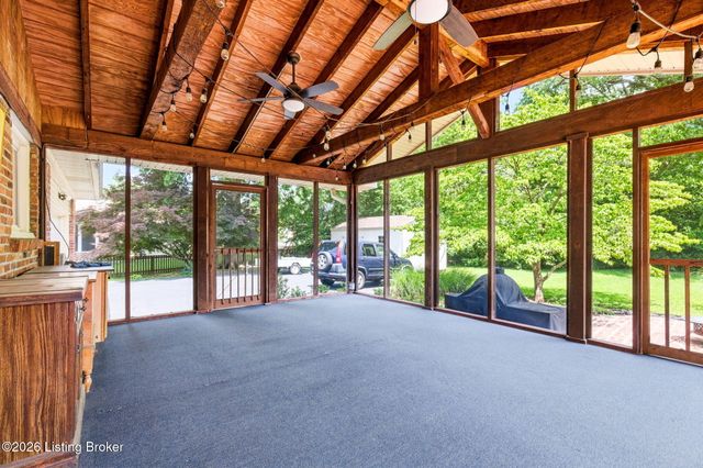 1502 McCarthy Ct, Louisville, KY 40222