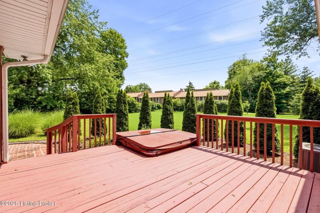 1502 McCarthy Ct, Louisville, KY 40222