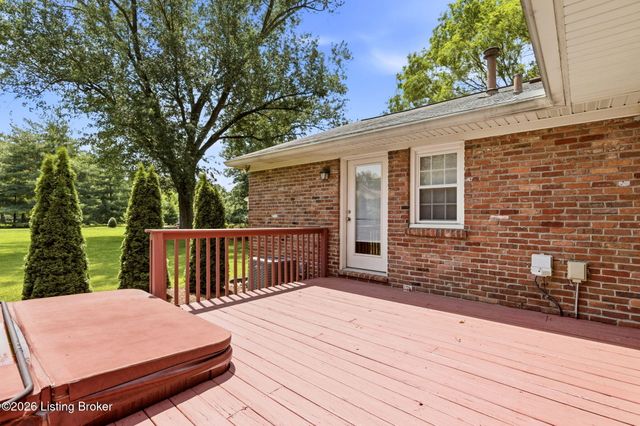 1502 McCarthy Ct, Louisville, KY 40222