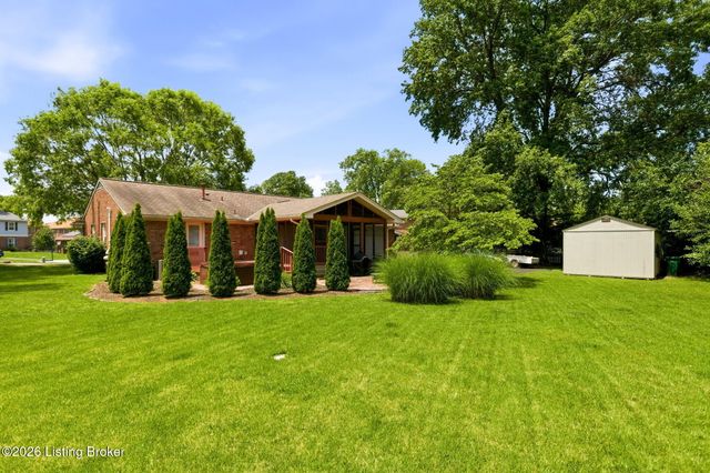 1502 McCarthy Ct, Louisville, KY 40222