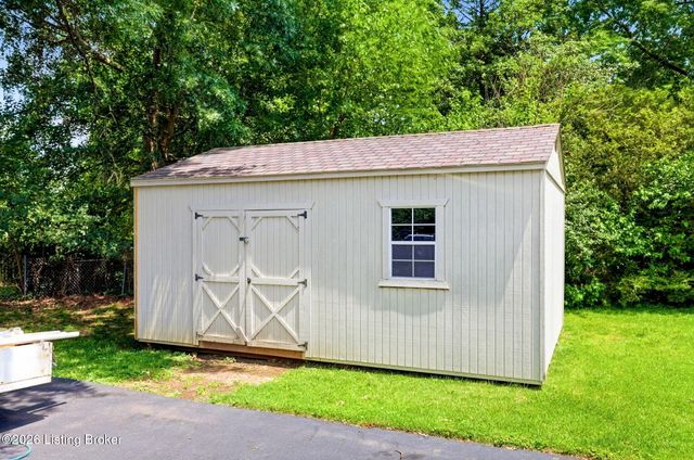 1502 McCarthy Ct, Louisville, KY 40222