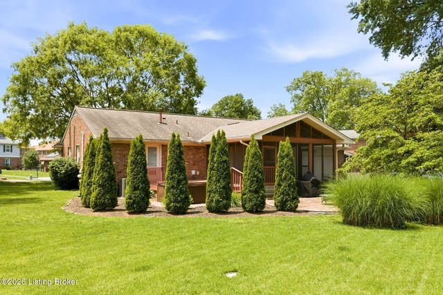 1502 McCarthy Ct, Louisville, KY 40222