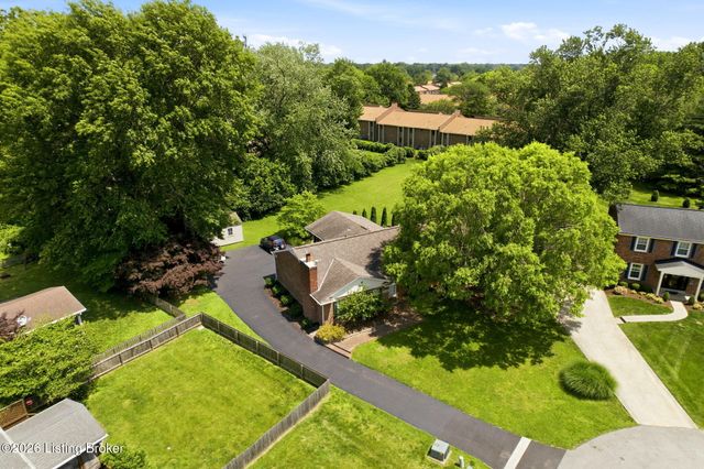 1502 McCarthy Ct, Louisville, KY 40222