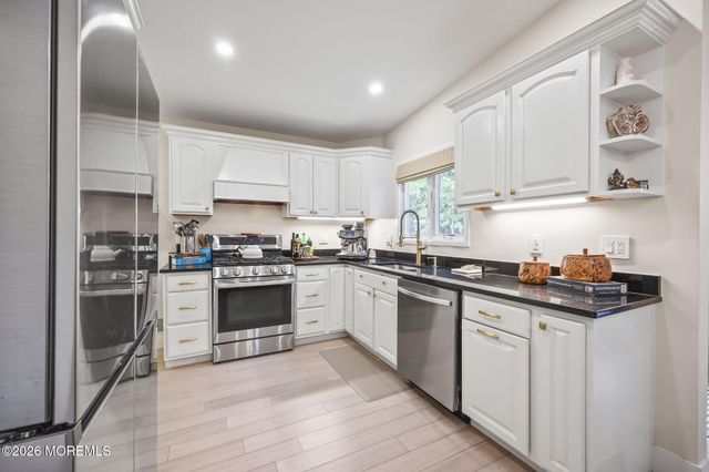216 Parkview Terrace, Lincroft, NJ 07738