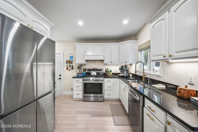216 Parkview Terrace, Lincroft, NJ 07738