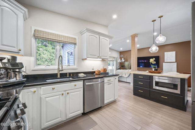 216 Parkview Terrace, Lincroft, NJ 07738