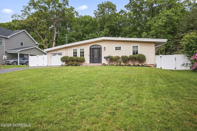 216 Parkview Terrace, Lincroft, NJ 07738