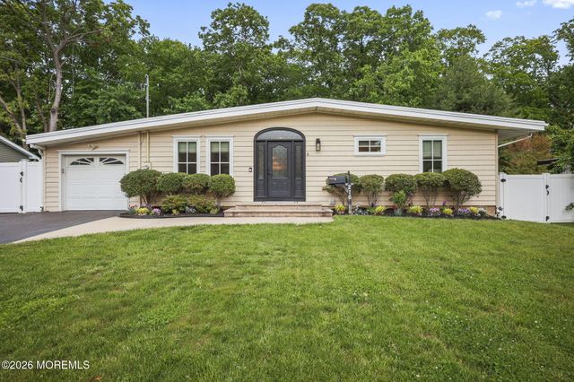 216 Parkview Terrace, Lincroft, NJ 07738