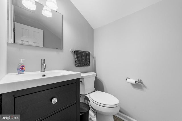 60 PINE VALLEY RD, Cherry Hill, NJ 08034