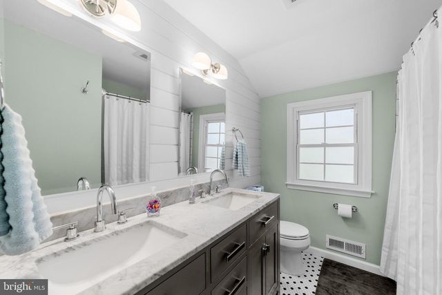 60 PINE VALLEY RD, Cherry Hill, NJ 08034