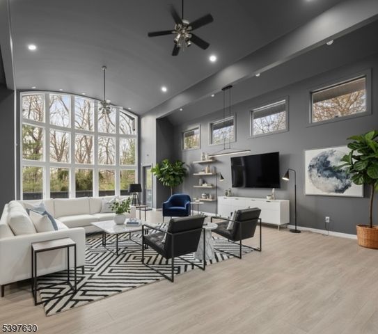 12 Smoke Rise Rd, Kinnelon Boro, NJ 07405