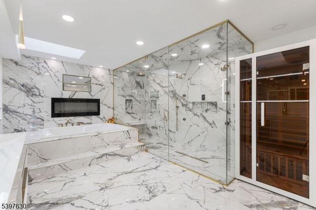 12 Smoke Rise Rd, Kinnelon Boro, NJ 07405