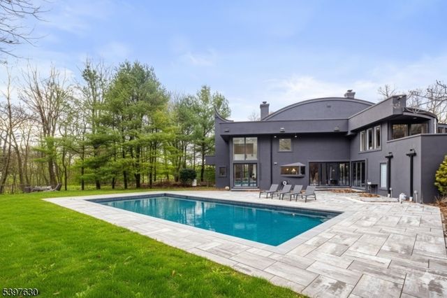 12 Smoke Rise Rd, Kinnelon Boro, NJ 07405