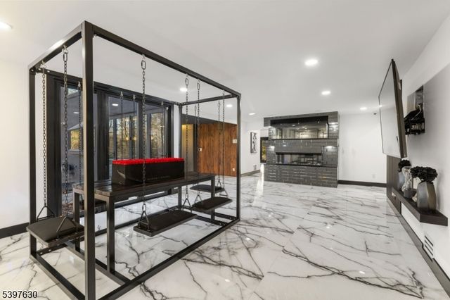 12 Smoke Rise Rd, Kinnelon Boro, NJ 07405