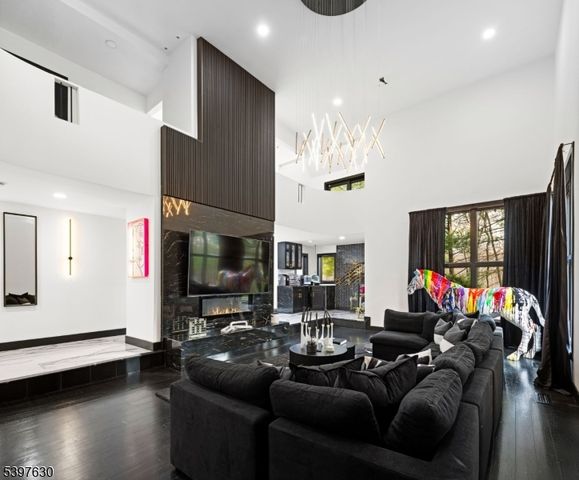 12 Smoke Rise Rd, Kinnelon Boro, NJ 07405