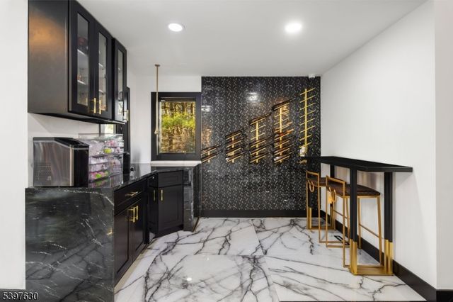 12 Smoke Rise Rd, Kinnelon Boro, NJ 07405