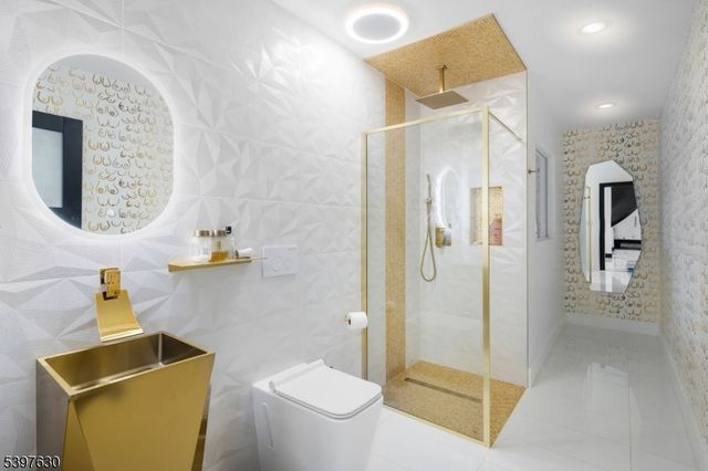 12 Smoke Rise Rd, Kinnelon Boro, NJ 07405