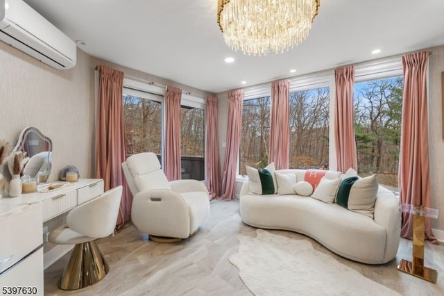 12 Smoke Rise Rd, Kinnelon Boro, NJ 07405